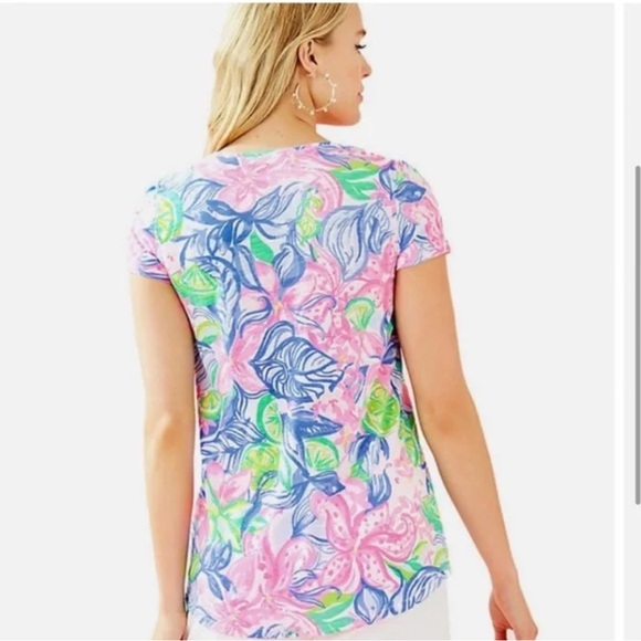 Lilly Pulitzer Etta V-Neck Cotton T Shirt in Havana Cocktail XL - Picture 2 of 7